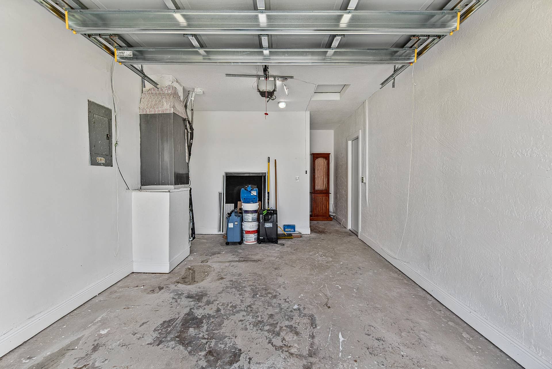 1190 NW 90TH Avenue, Plantation, FL 33322 Garage
