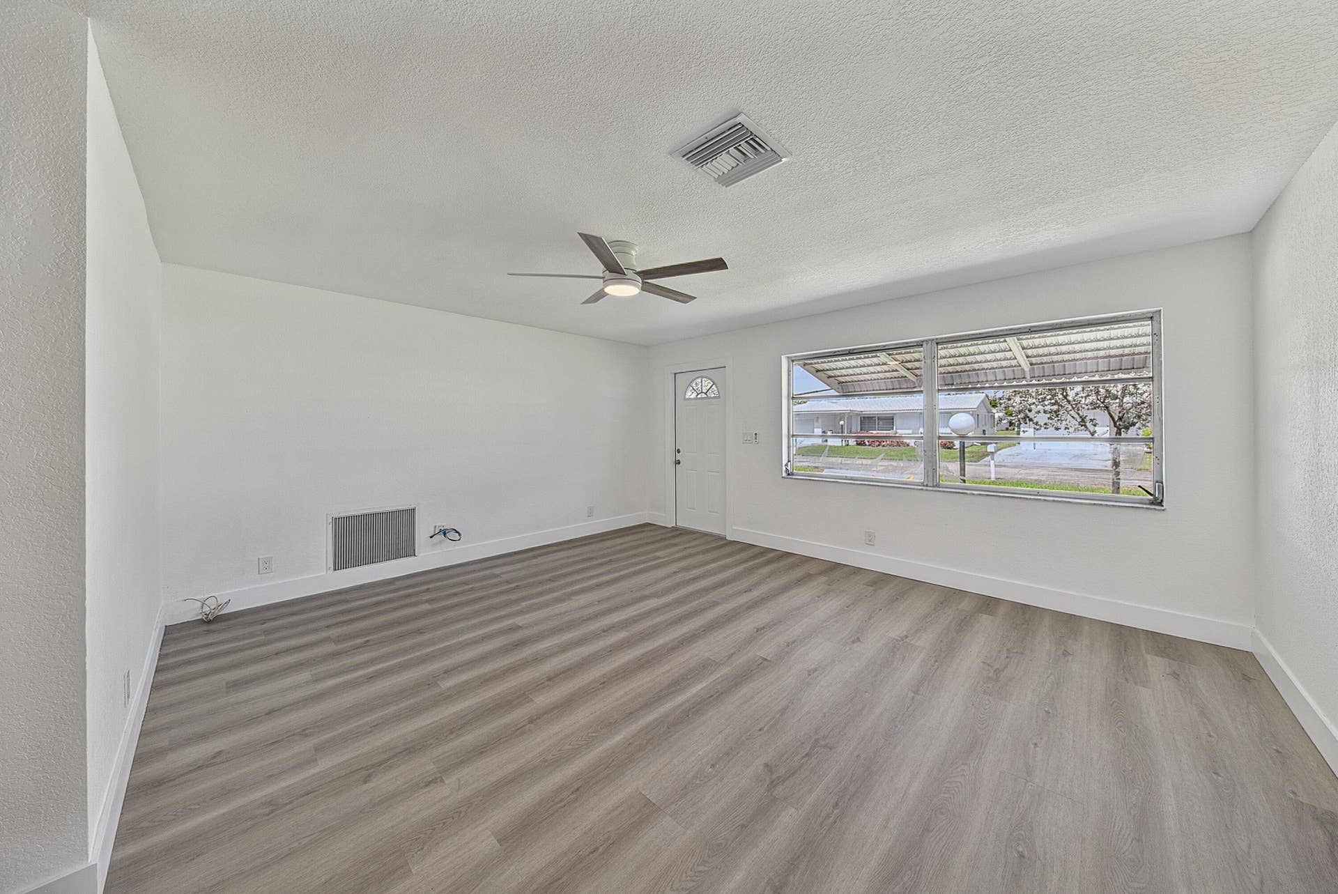 1190 NW 90TH Avenue, Plantation, FL 33322 Living Area