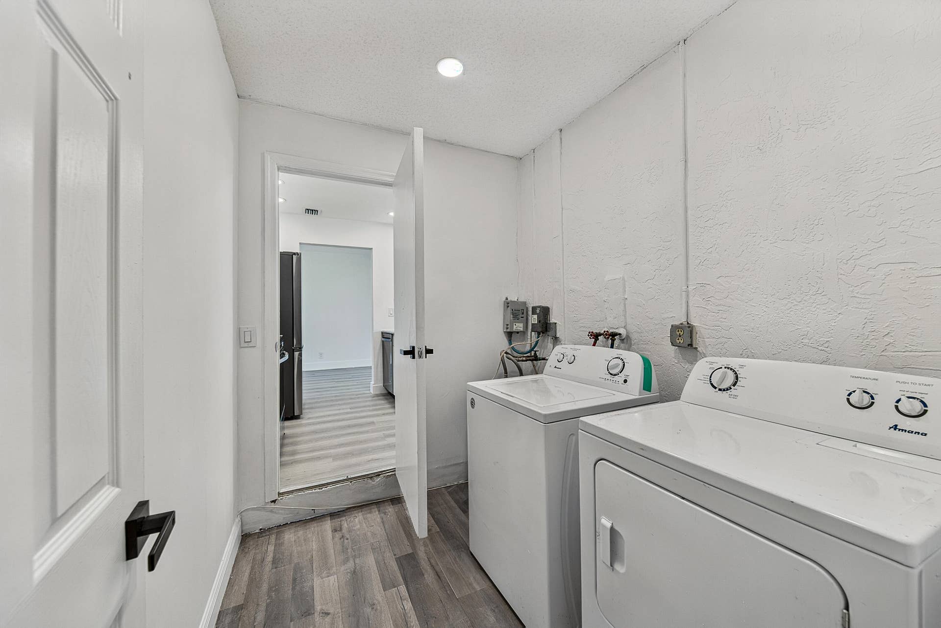 1190 NW 90TH Avenue, Plantation, FL 33322 Laundry Room