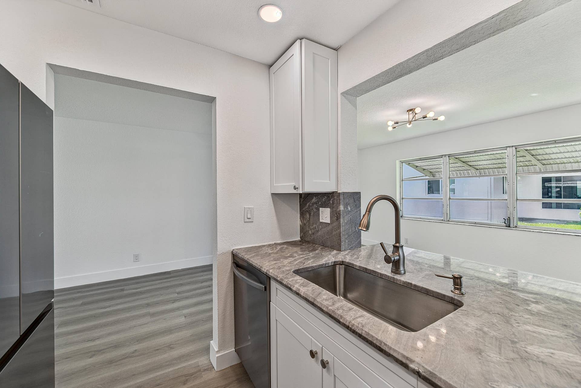 1190 NW 90TH Avenue, Plantation, FL 33322 Kitchen