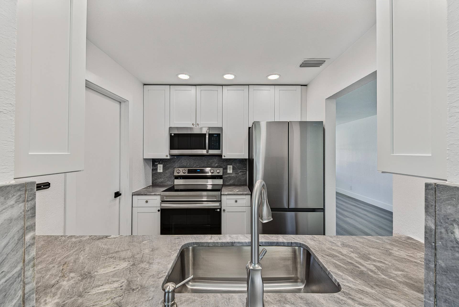 1190 NW 90TH Avenue, Plantation, FL 33322 Kitchen