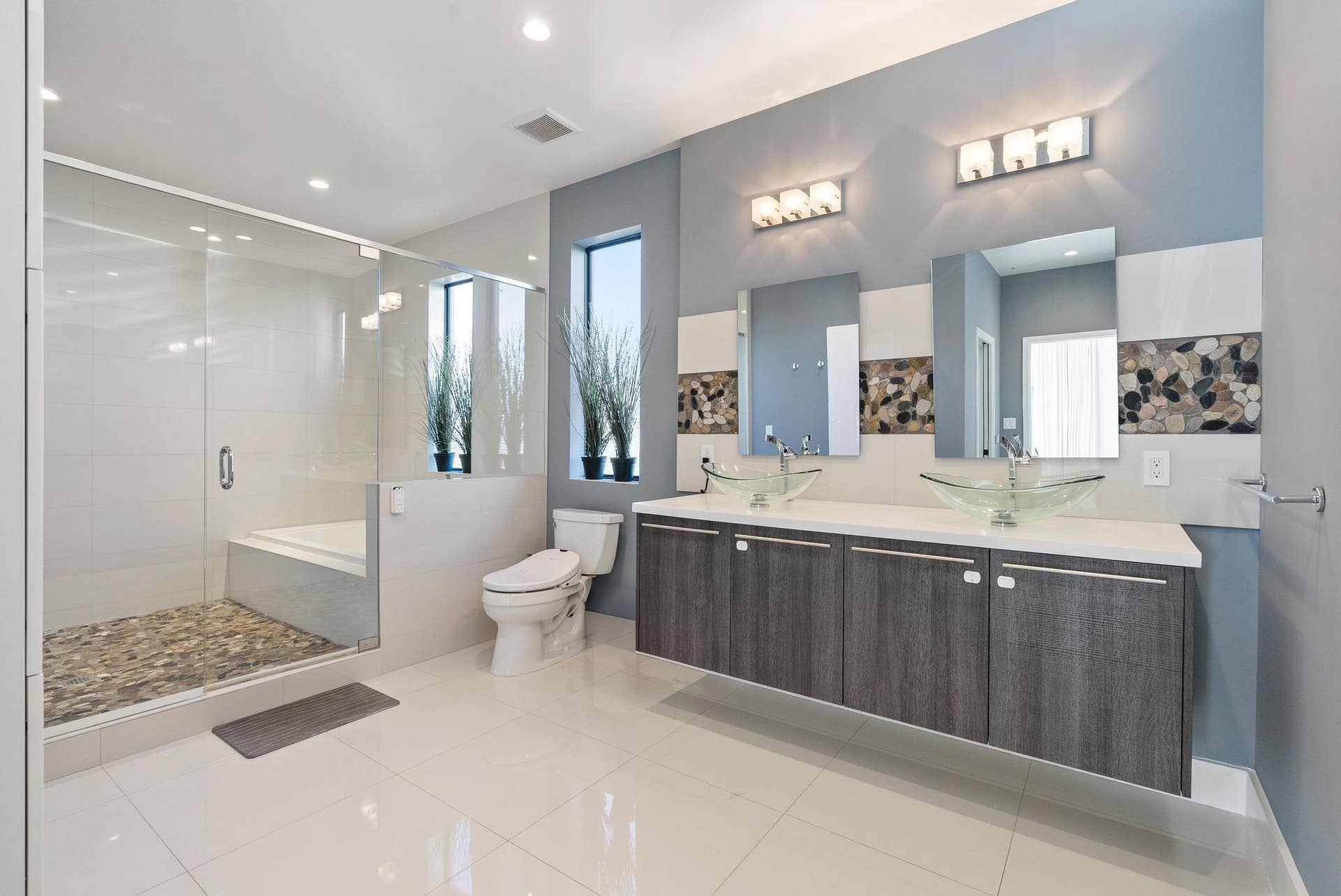 180 SE 4TH Terrace, Pompano Beach, Pompano Beach, FL 33060 Spa bathroom