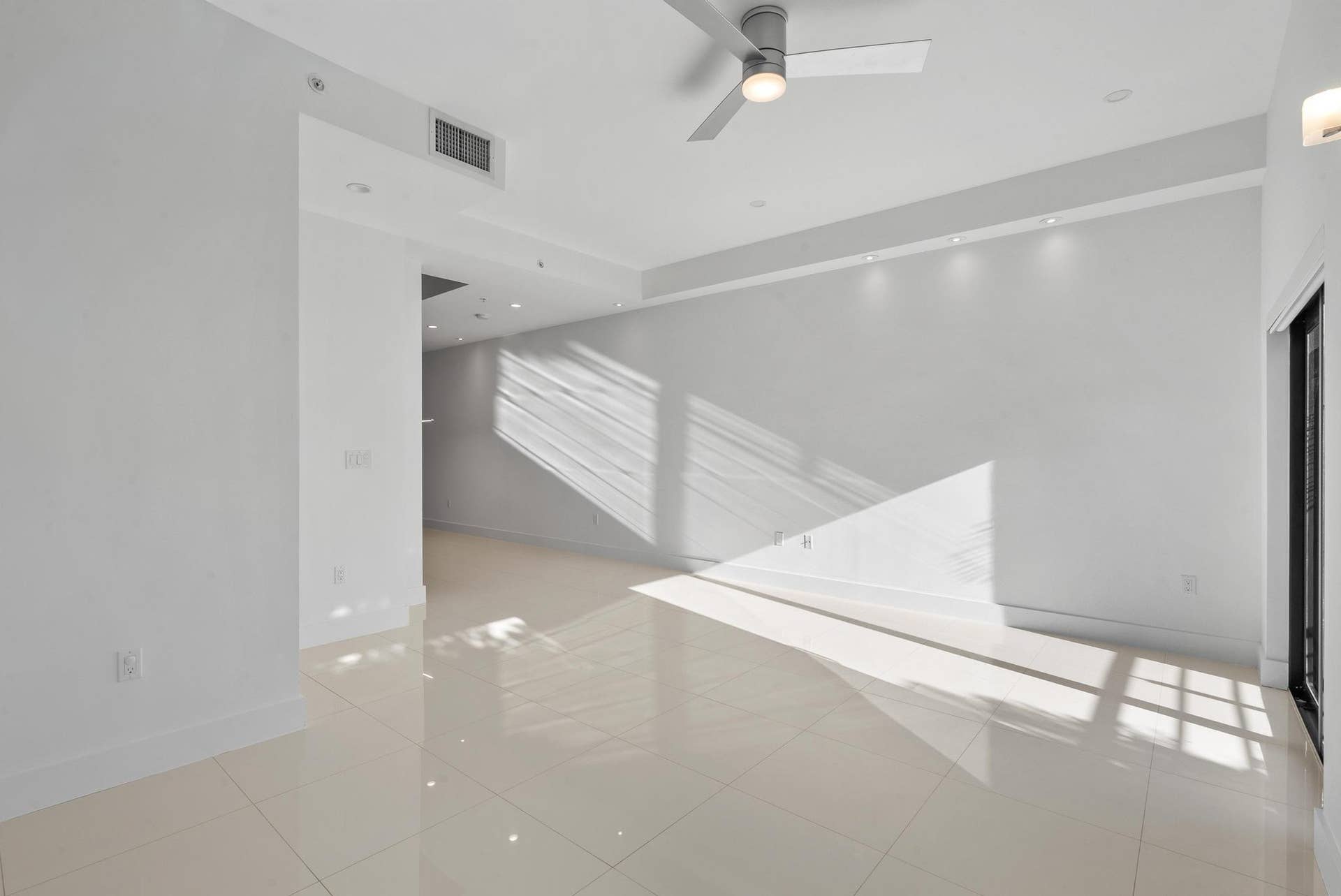 180 SE 4TH Terrace, Pompano Beach, Pompano Beach, FL 33060 Living room 2