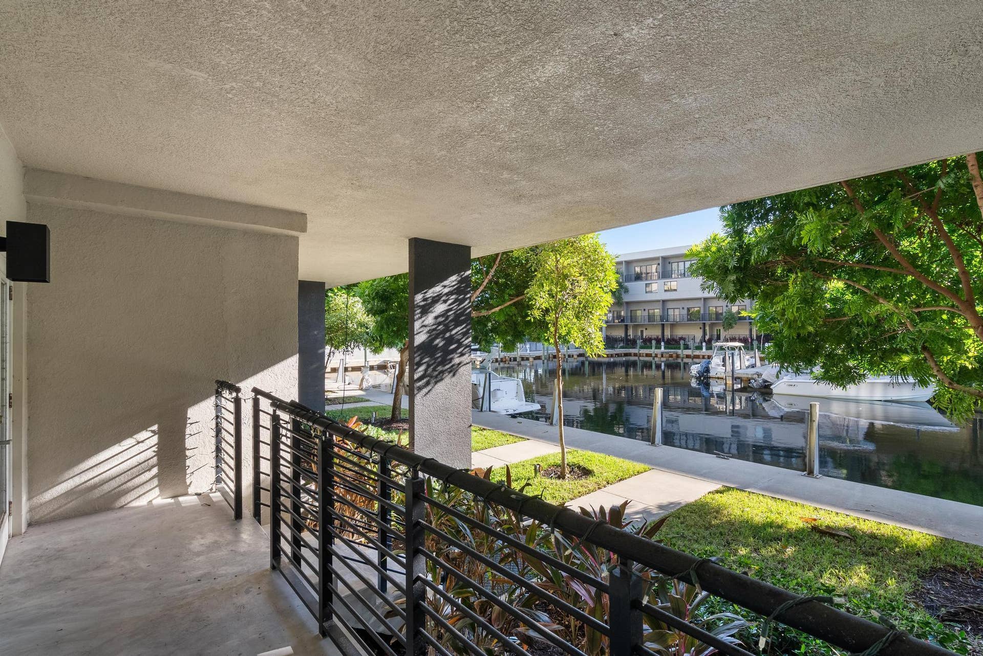 180 SE 4TH Terrace, Pompano Beach, Pompano Beach, FL 33060 Walk out the back door to your boat