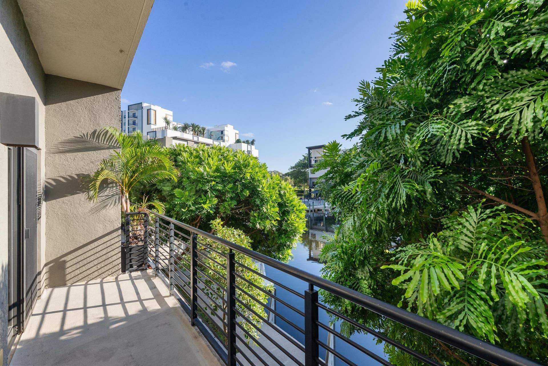 180 SE 4TH Terrace, Pompano Beach, Pompano Beach, FL 33060 Living room patio