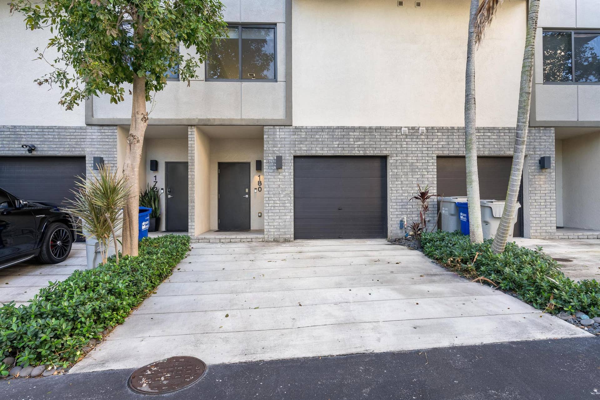 180 SE 4TH Terrace, Pompano Beach, Pompano Beach, FL 33060 Driveway