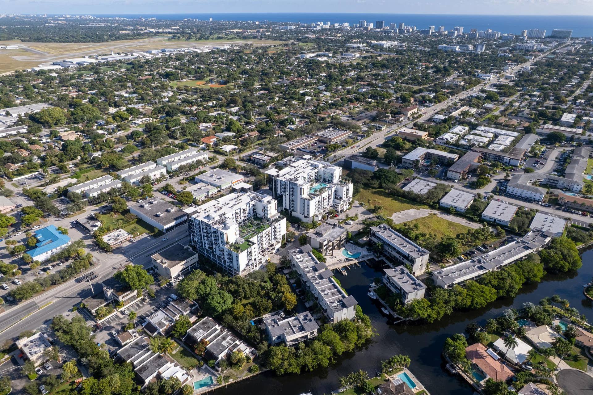 180 SE 4TH Terrace, Pompano Beach, Pompano Beach, FL 33060 Pompano Air Park is 5 mins away or bike to Pompano Amphitheater for a concert