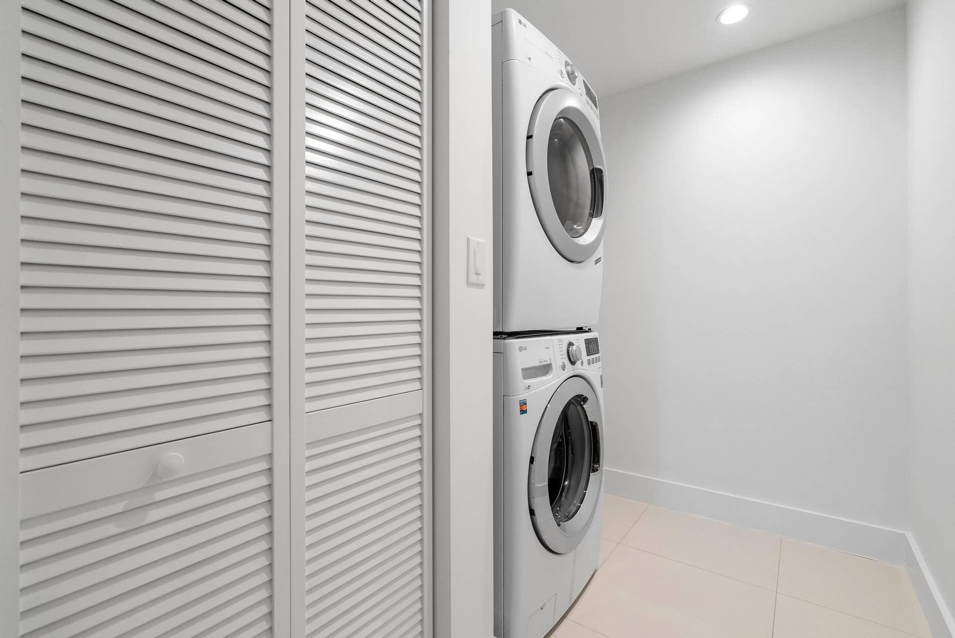 180 SE 4TH Terrace, Pompano Beach, Pompano Beach, FL 33060 Laundry room
