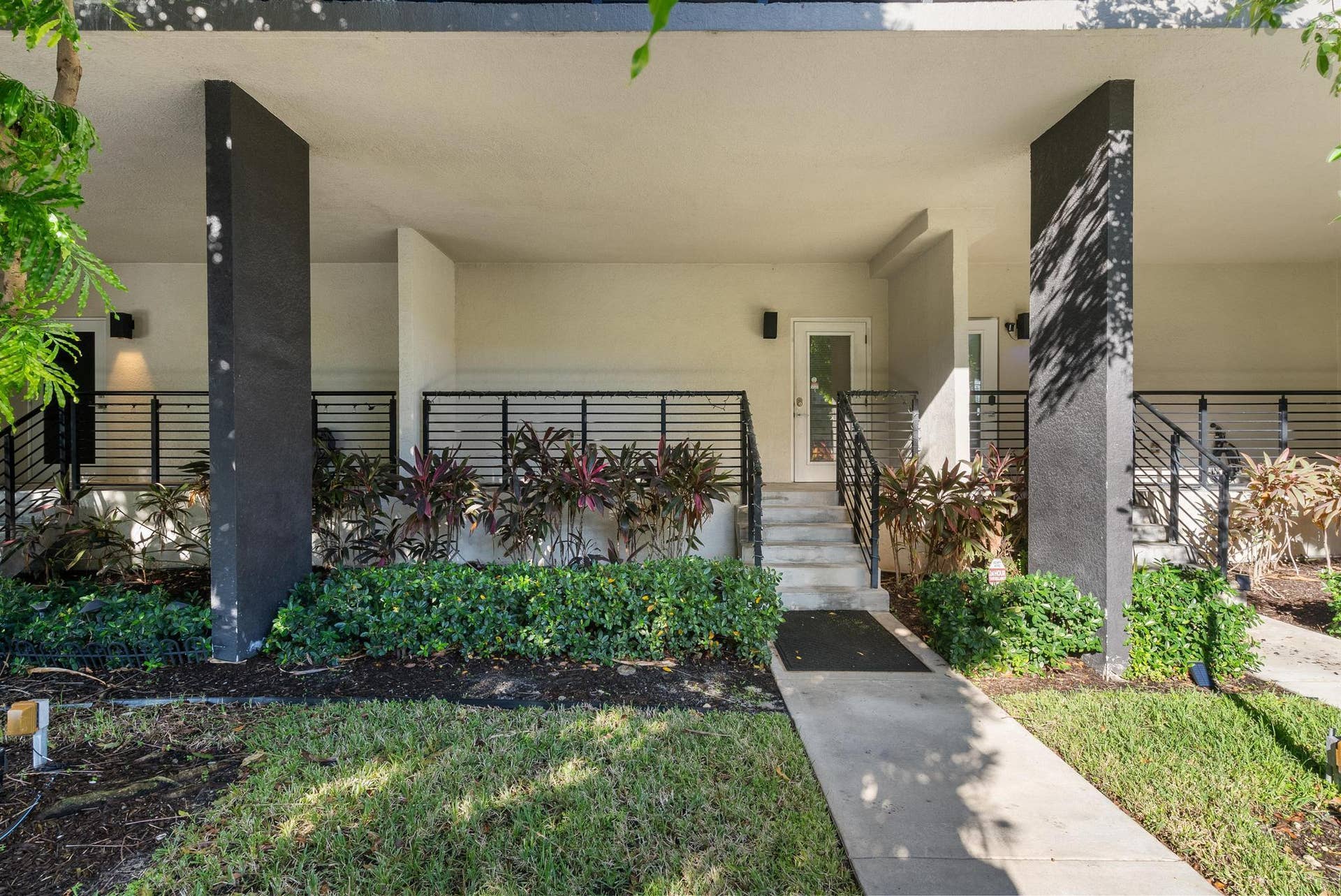 180 SE 4TH Terrace, Pompano Beach, Pompano Beach, FL 33060 Walk out your back door to the marina