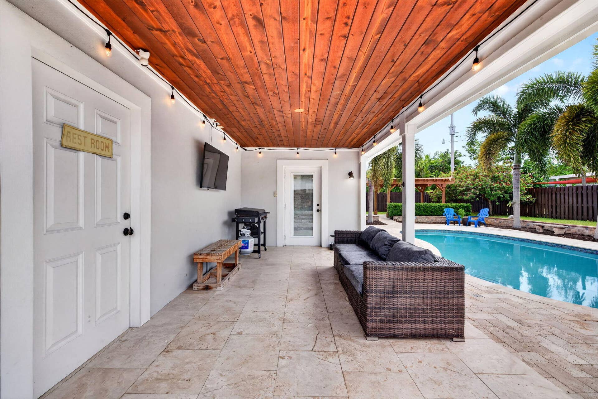 520 SE 14TH Street, Pompano Beach, FL 33060 47-web-or-mls-699A3070