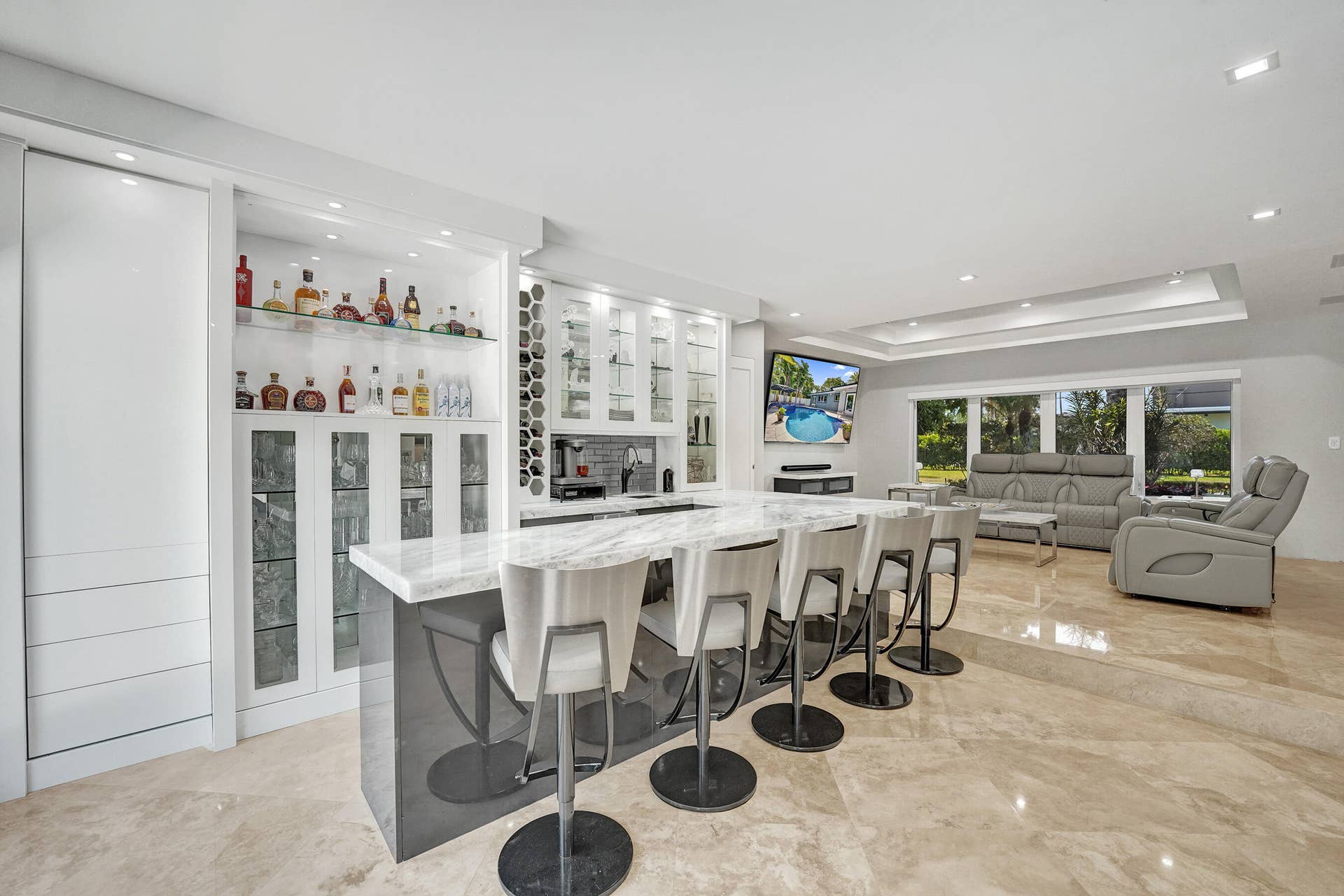 Full wet bar