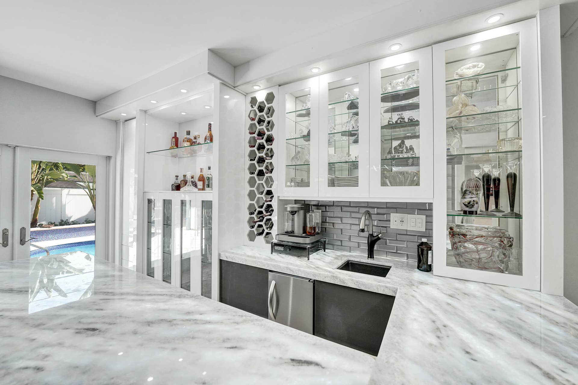Full wet bar