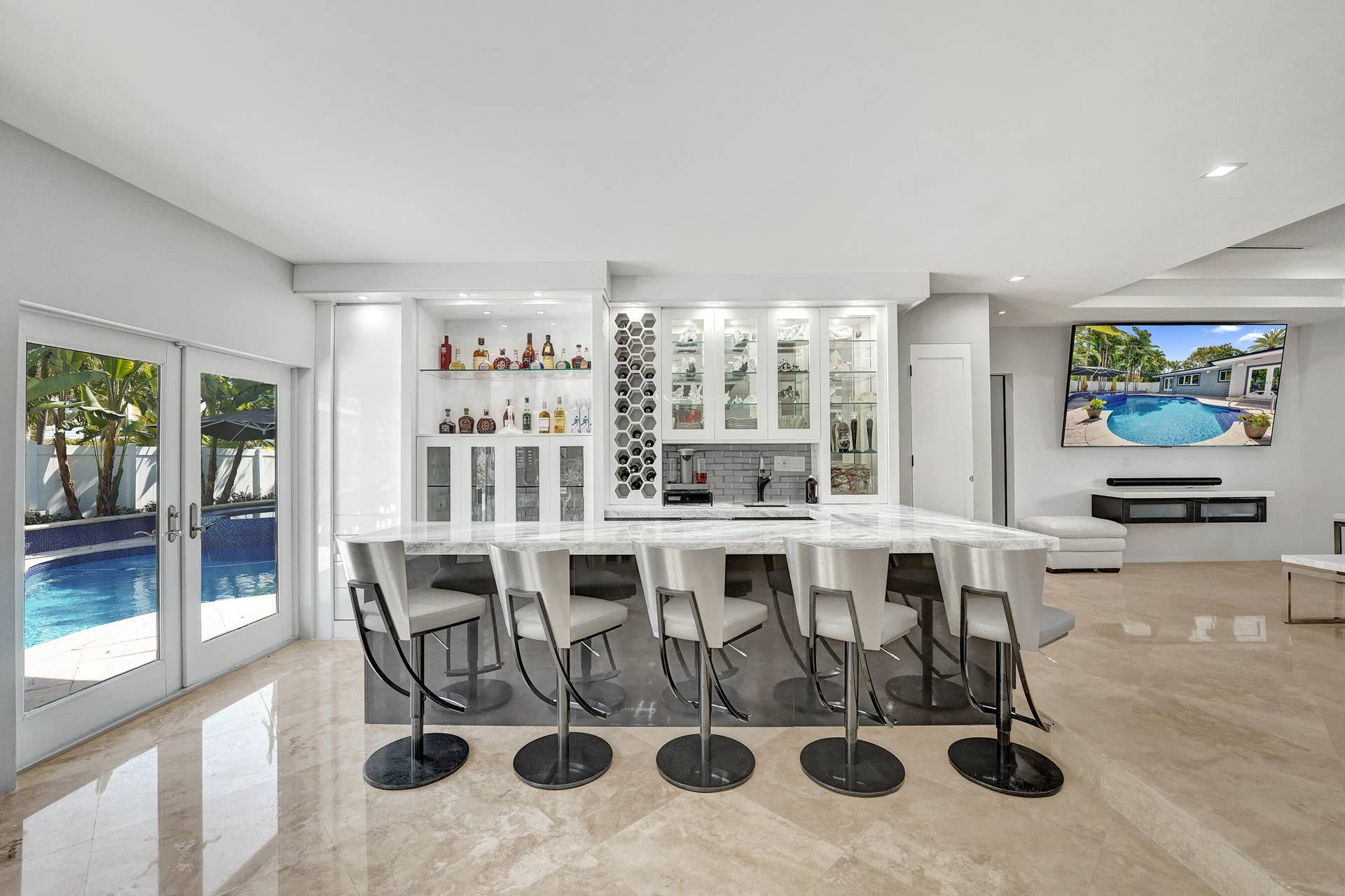 Full wet bar