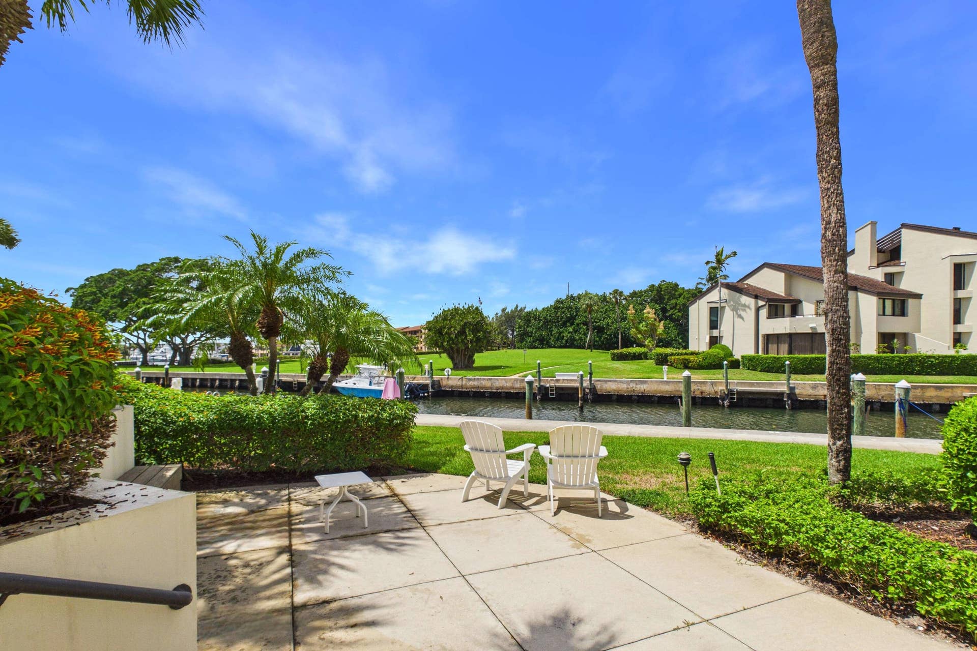 1117 MARINE Way E, K3L Boat Slip#45, North Palm Beach, FL 33408 Common Outdoor Seating