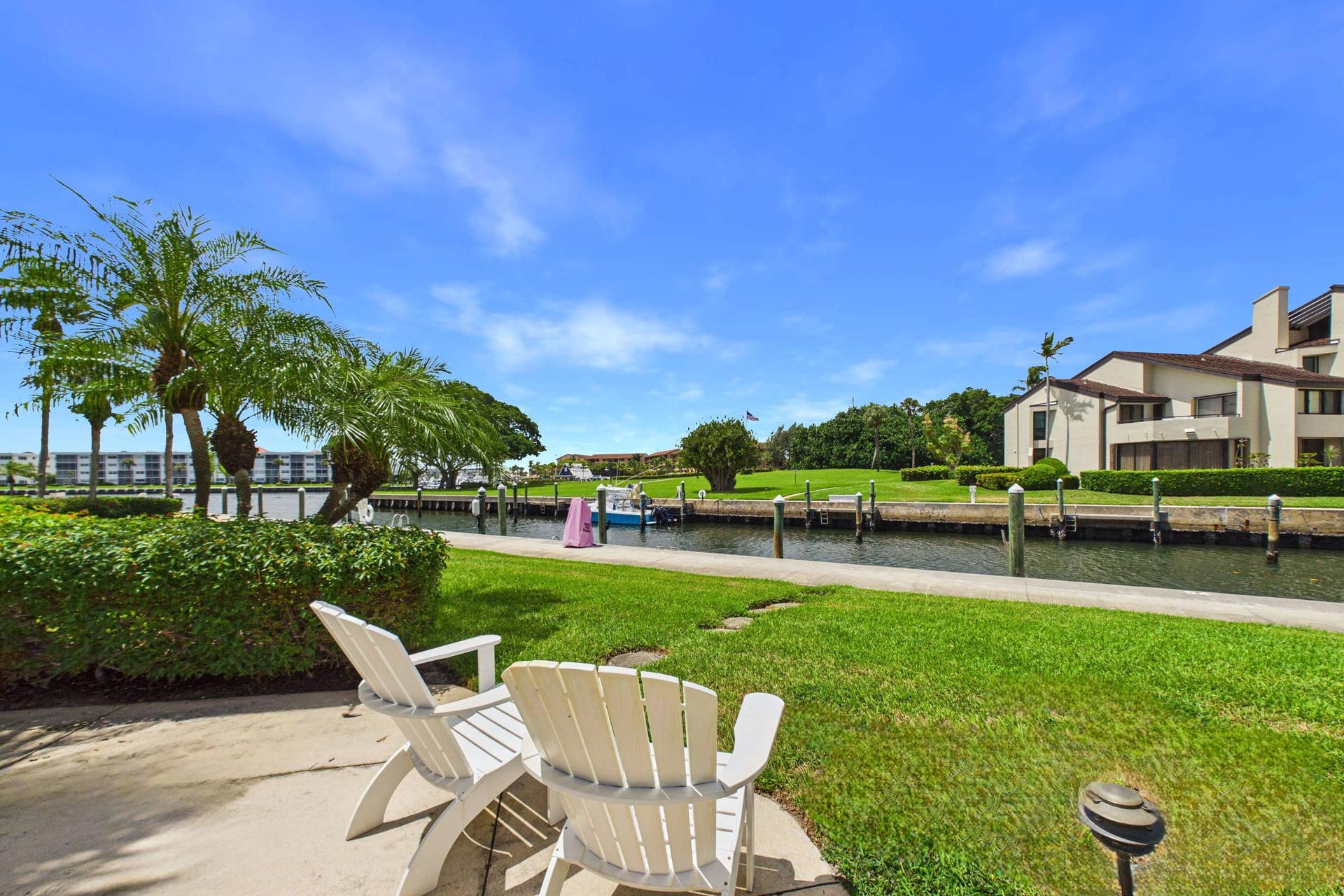 1117 MARINE Way E, K3L Boat Slip#45, North Palm Beach, FL 33408 Common Outdoor Seating