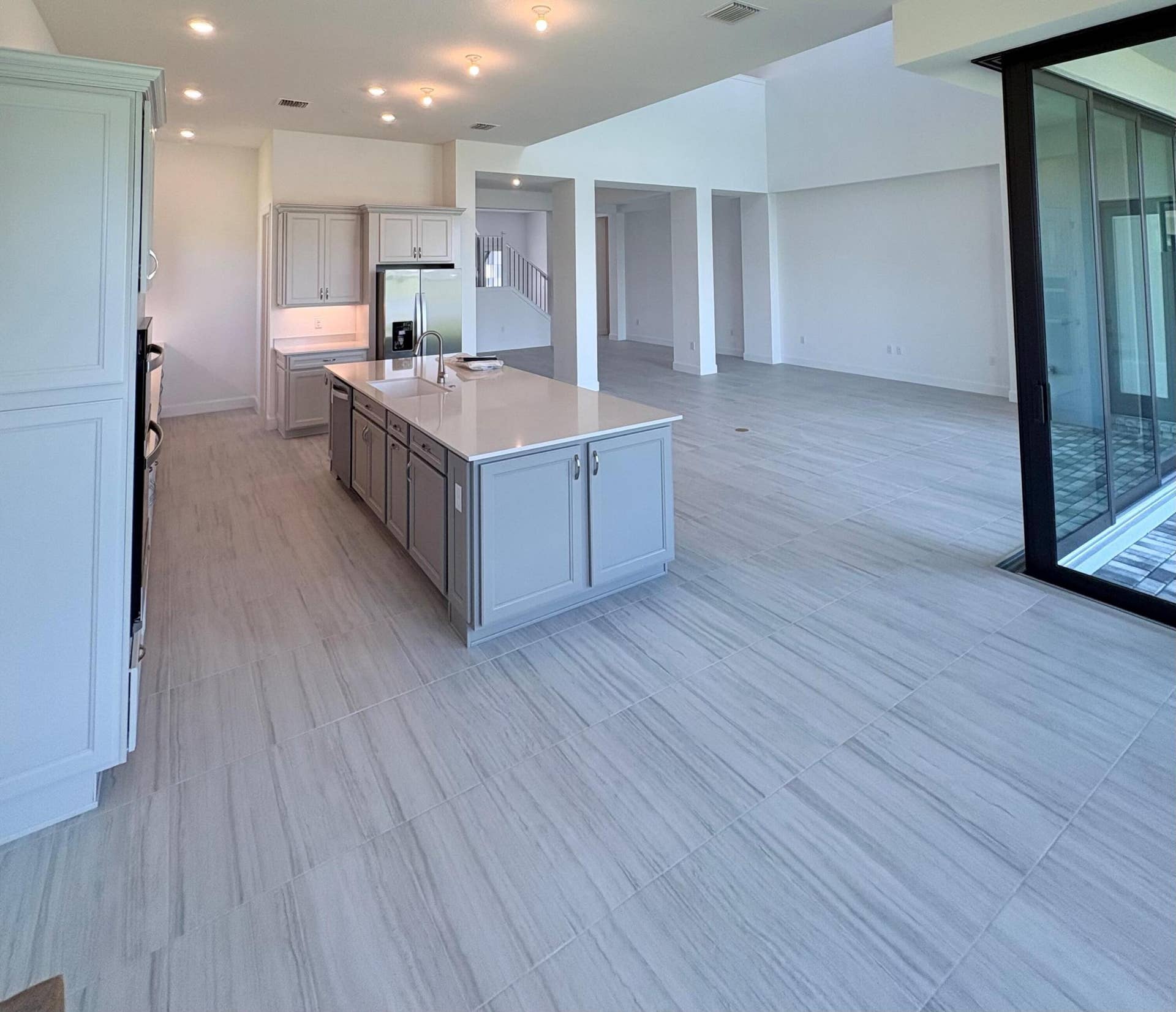 4951 Naugle Way, #18 Livingston, Davie, FL 33328 Spacious Living