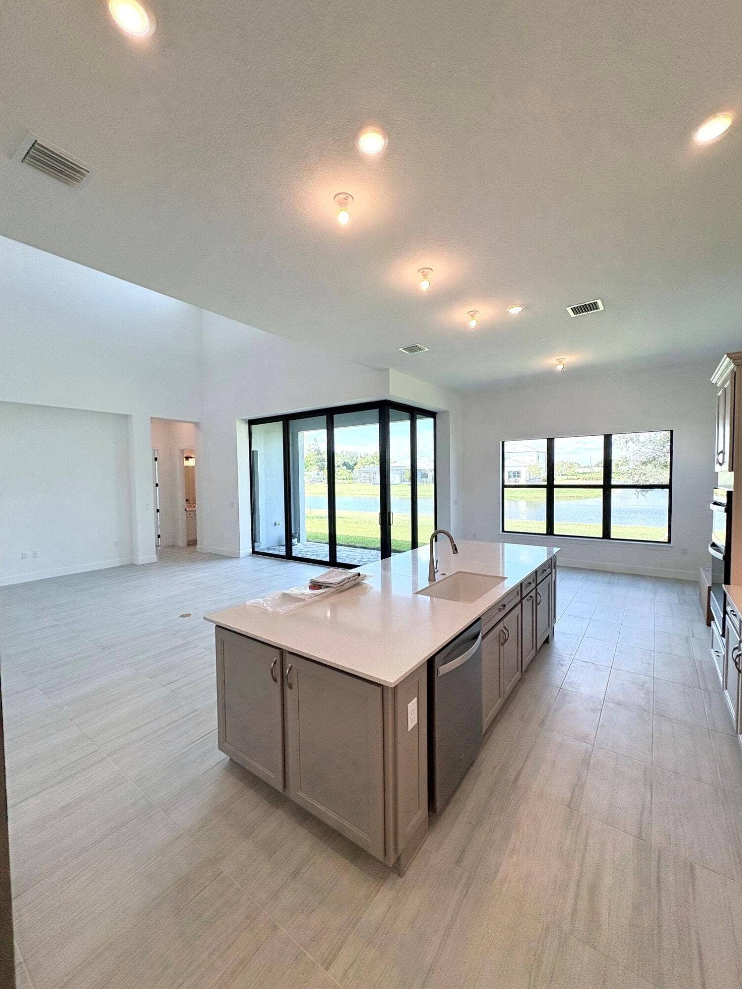 4951 Naugle Way, #18 Livingston, Davie, FL 33328 Oversized Island