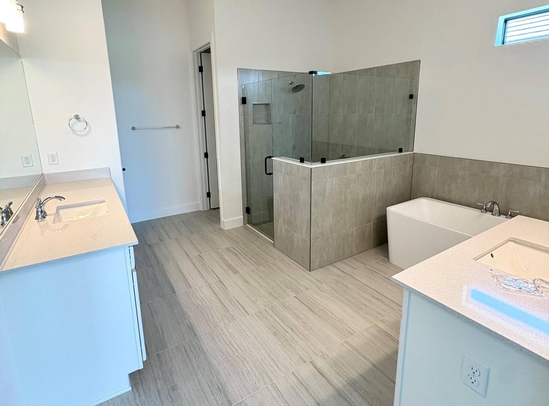 4951 Naugle Way, #18 Livingston, Davie, FL 33328 Owner's Bath