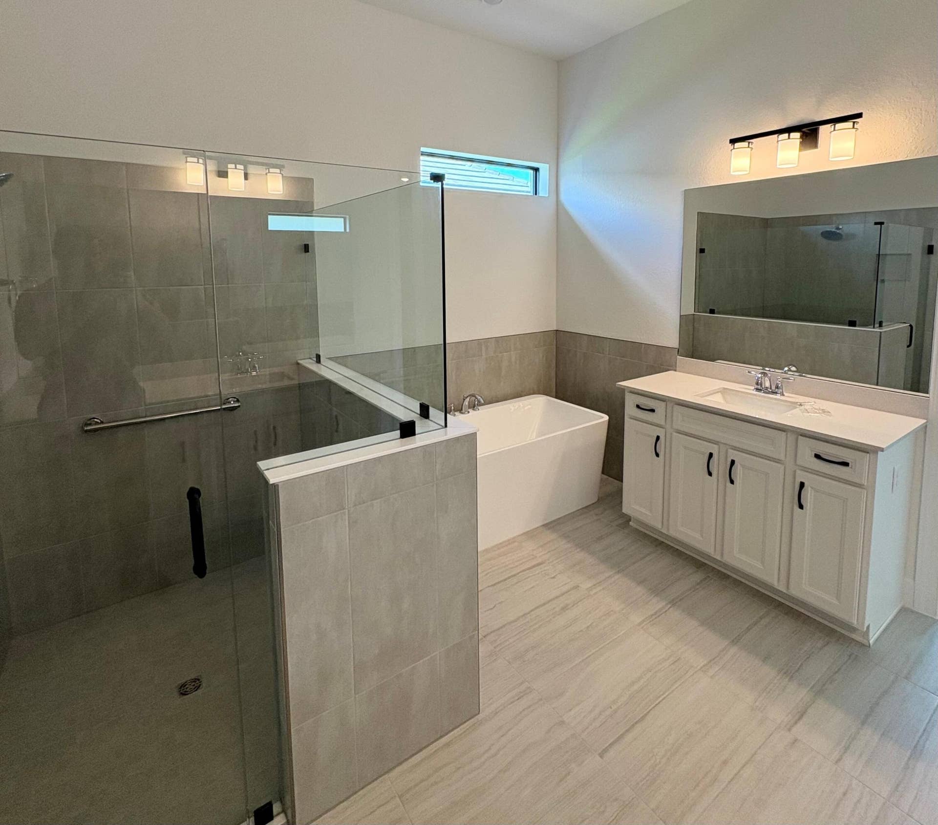 4951 Naugle Way, #18 Livingston, Davie, FL 33328 Primary Bath