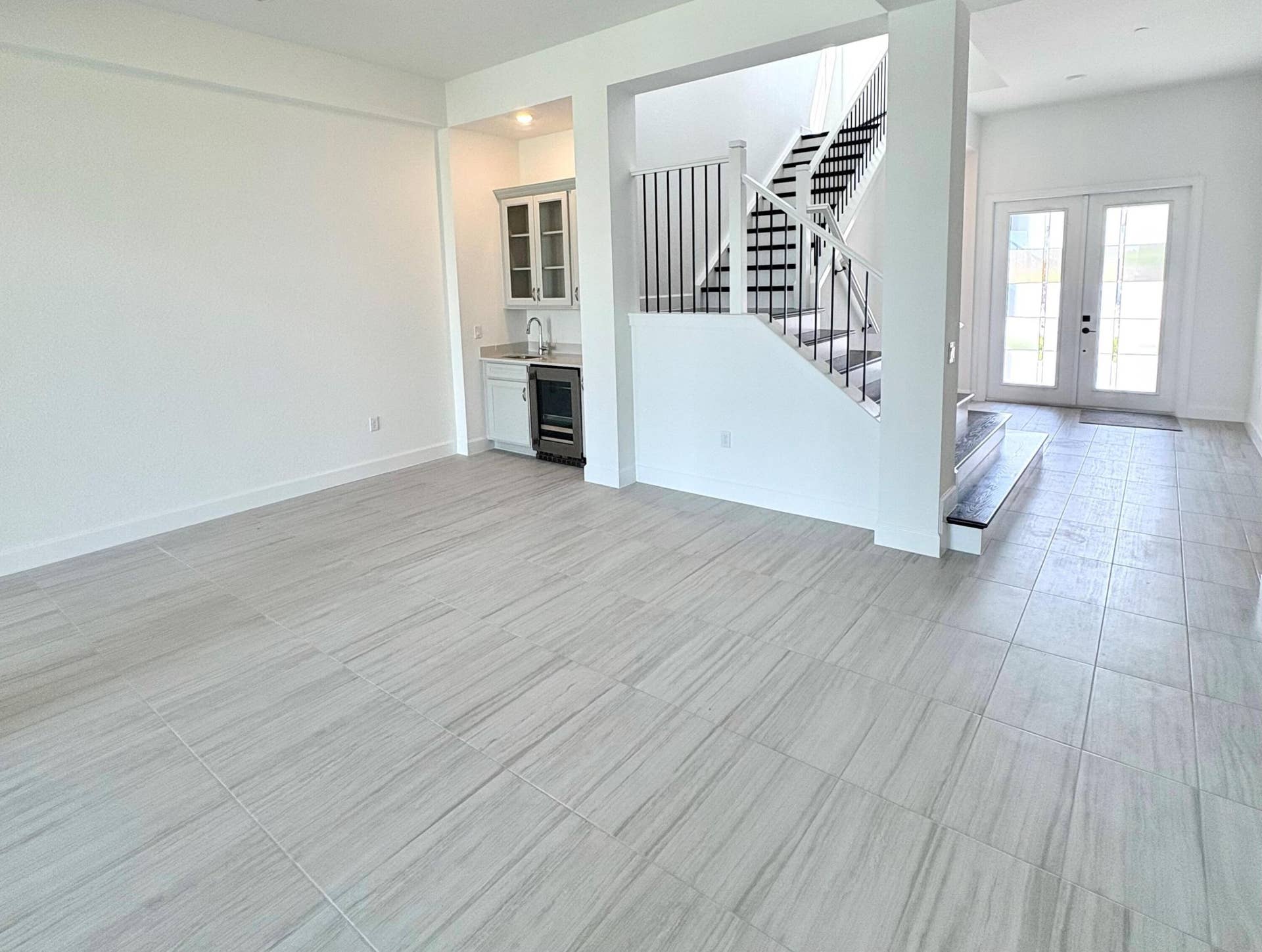 4951 Naugle Way, #18 Livingston, Davie, FL 33328 Dining room