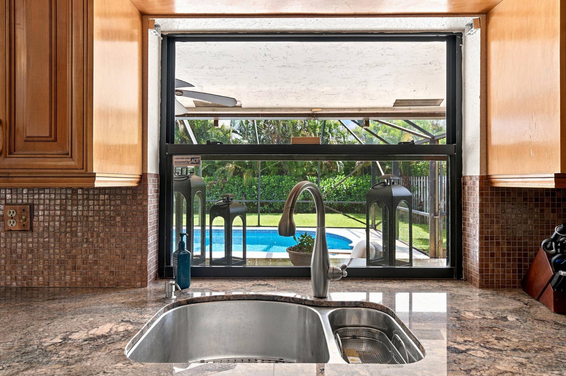10666 NW 2ND Place, Coral Springs, FL 33071 19__jjl8129