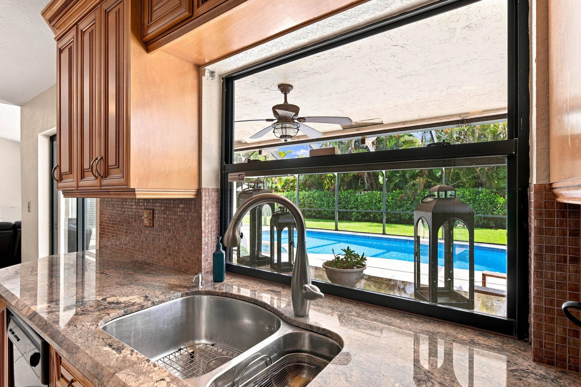 10666 NW 2ND Place, Coral Springs, FL 33071 20__jjl8134