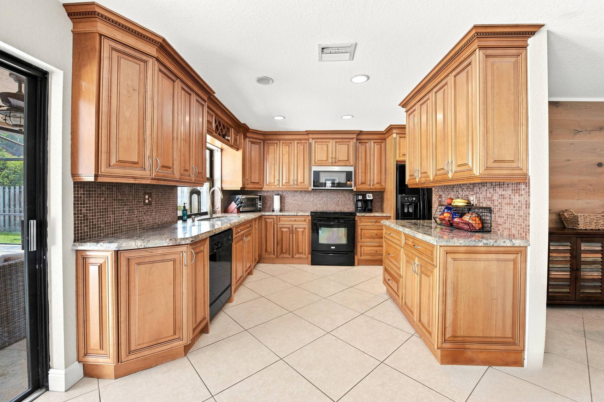 10666 NW 2ND Place, Coral Springs, FL 33071 16__jjl8114