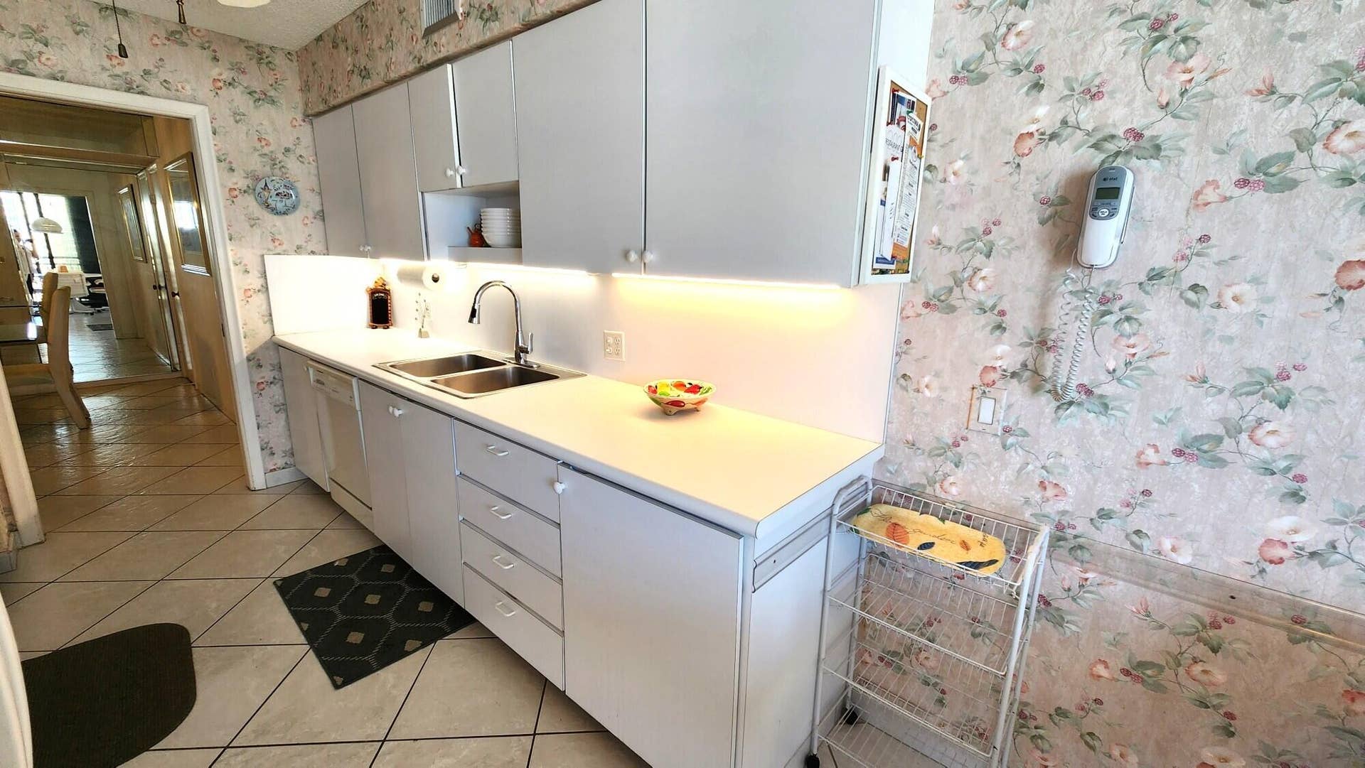 3400 N Ocean Drive, #1703, Riviera Beach, FL 33404 Kitchen