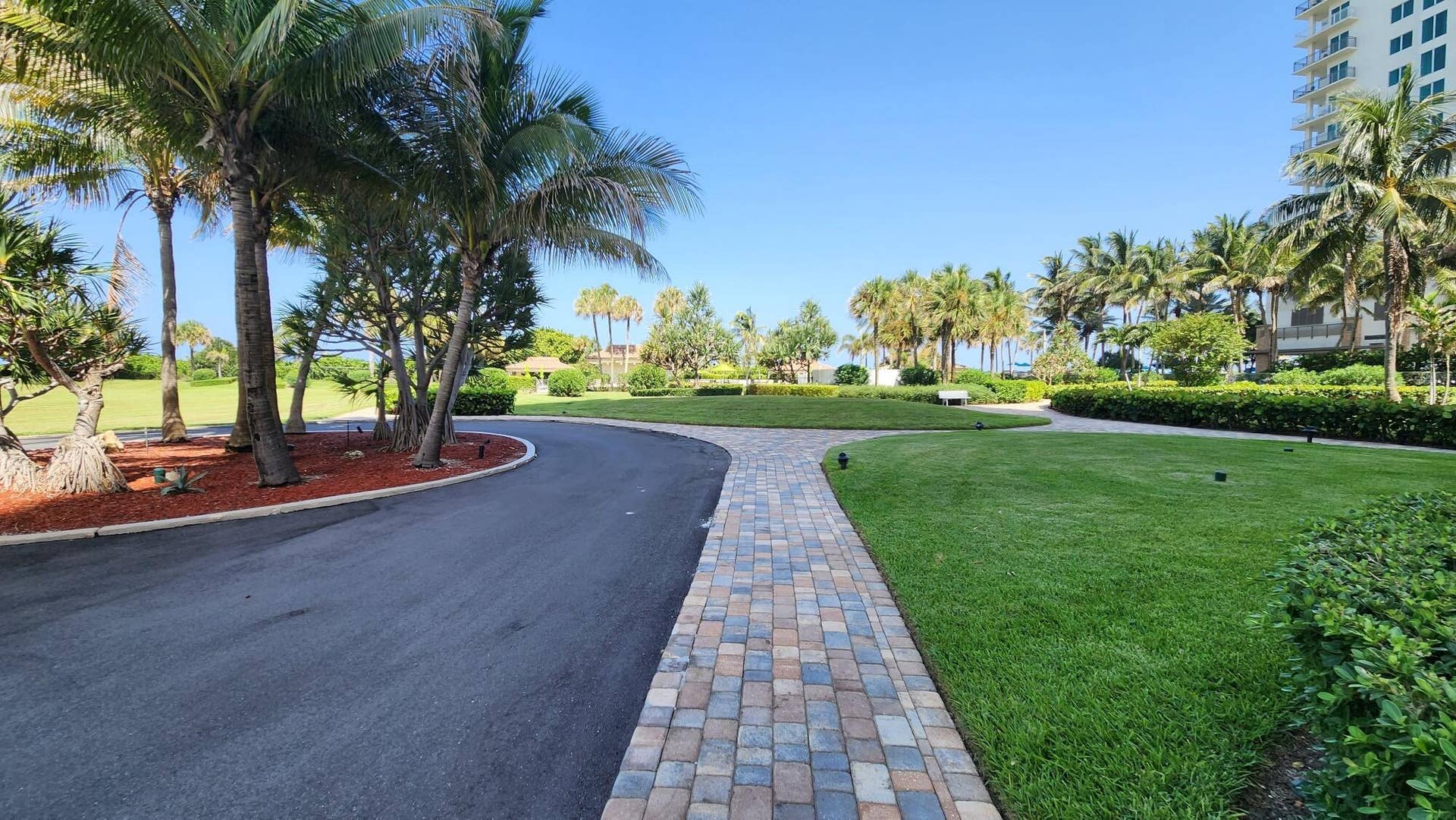 3400 N Ocean Drive, #1703, Riviera Beach, FL 33404 Vast Community Greenspace