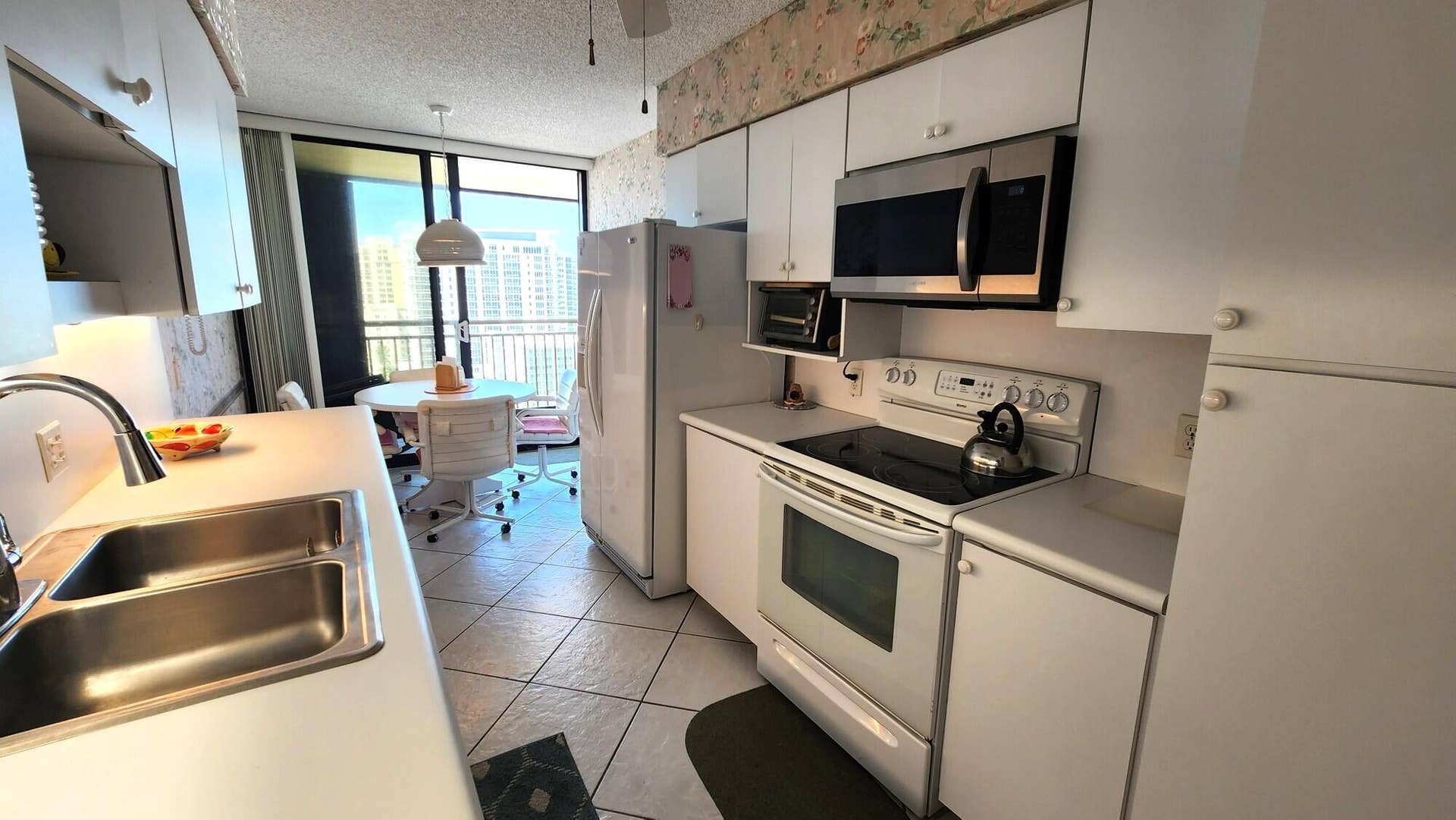 3400 N Ocean Drive, #1703, Riviera Beach, FL 33404 Kitchen