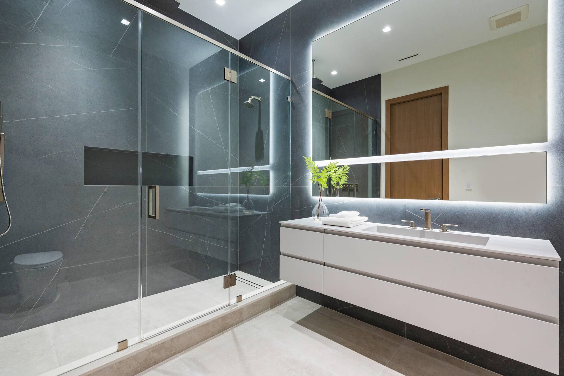 16745 Stratford Court, Southwest Ranches, FL 33331 Kids Bathroom