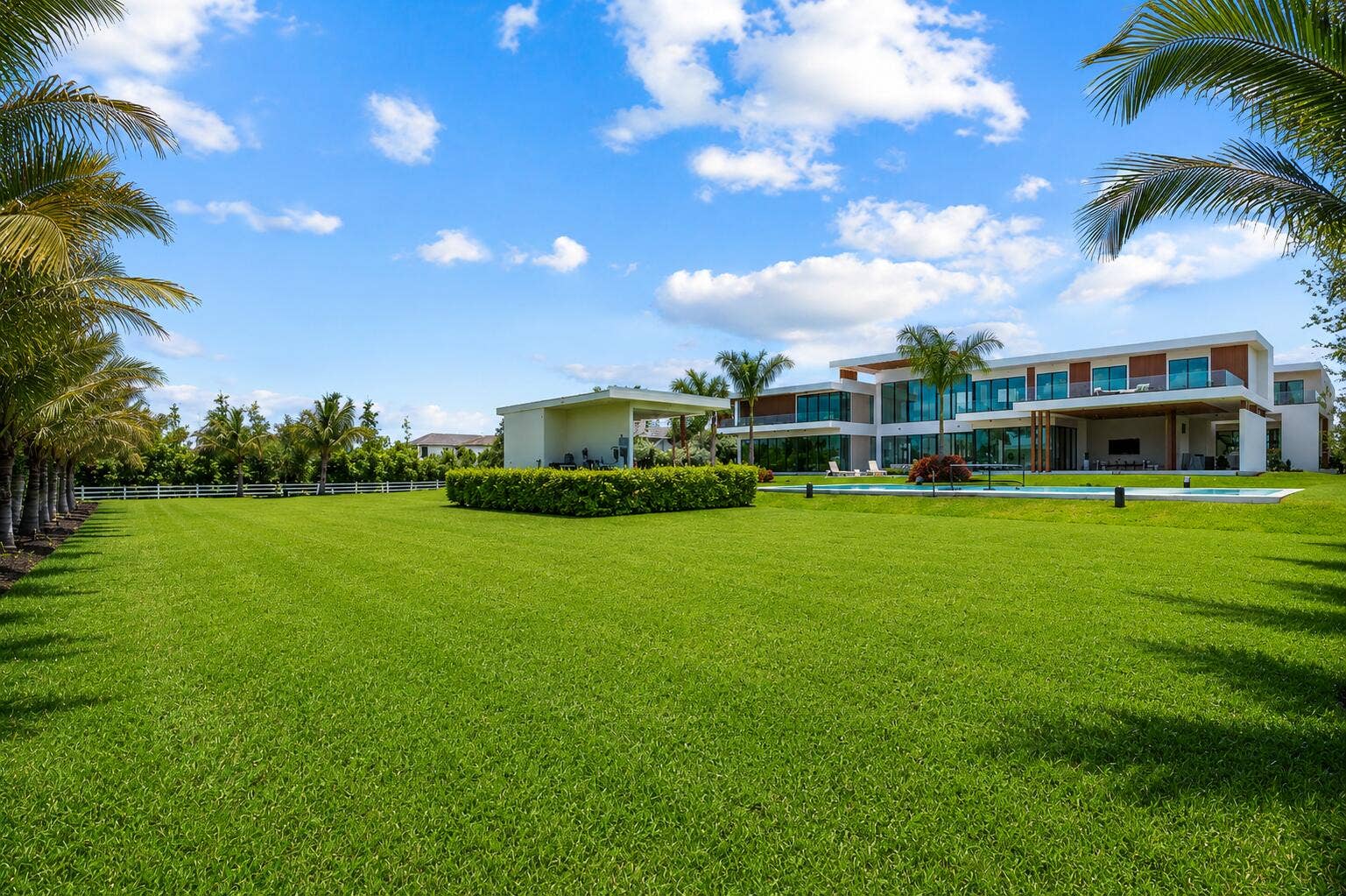 16745 Stratford Court, Southwest Ranches, FL 33331 Greenry