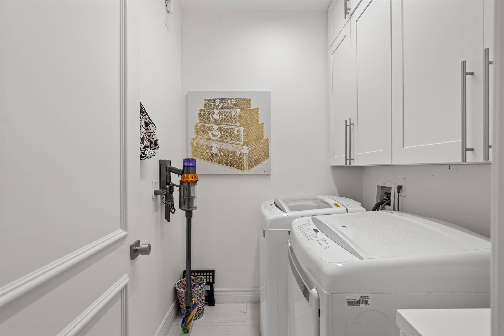 LAUNDRY_STRAIGHT_DT
