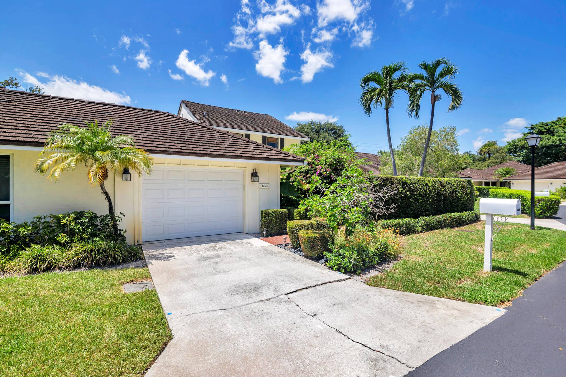 11290 Glen Oaks Court, North Palm Beach, FL 33408 low-2