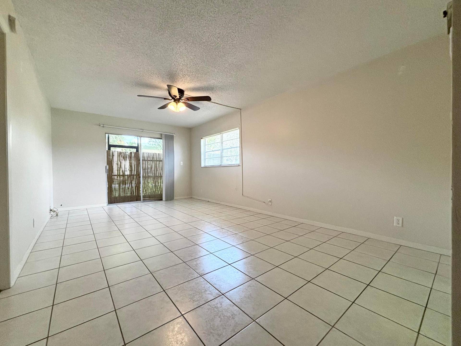 4139 NW 88th Avenue, #104, Coral Springs, FL 33065 Living Room