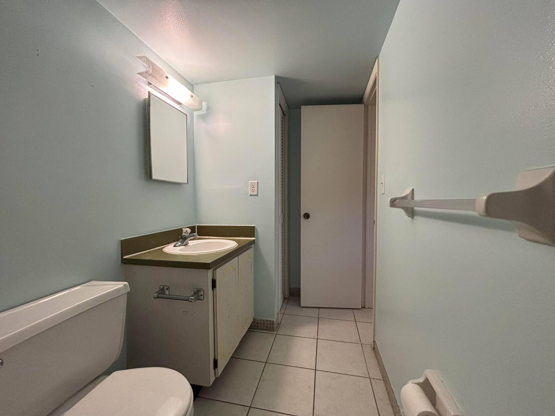 4139 NW 88th Avenue, #104, Coral Springs, FL 33065 Primary Bathroom