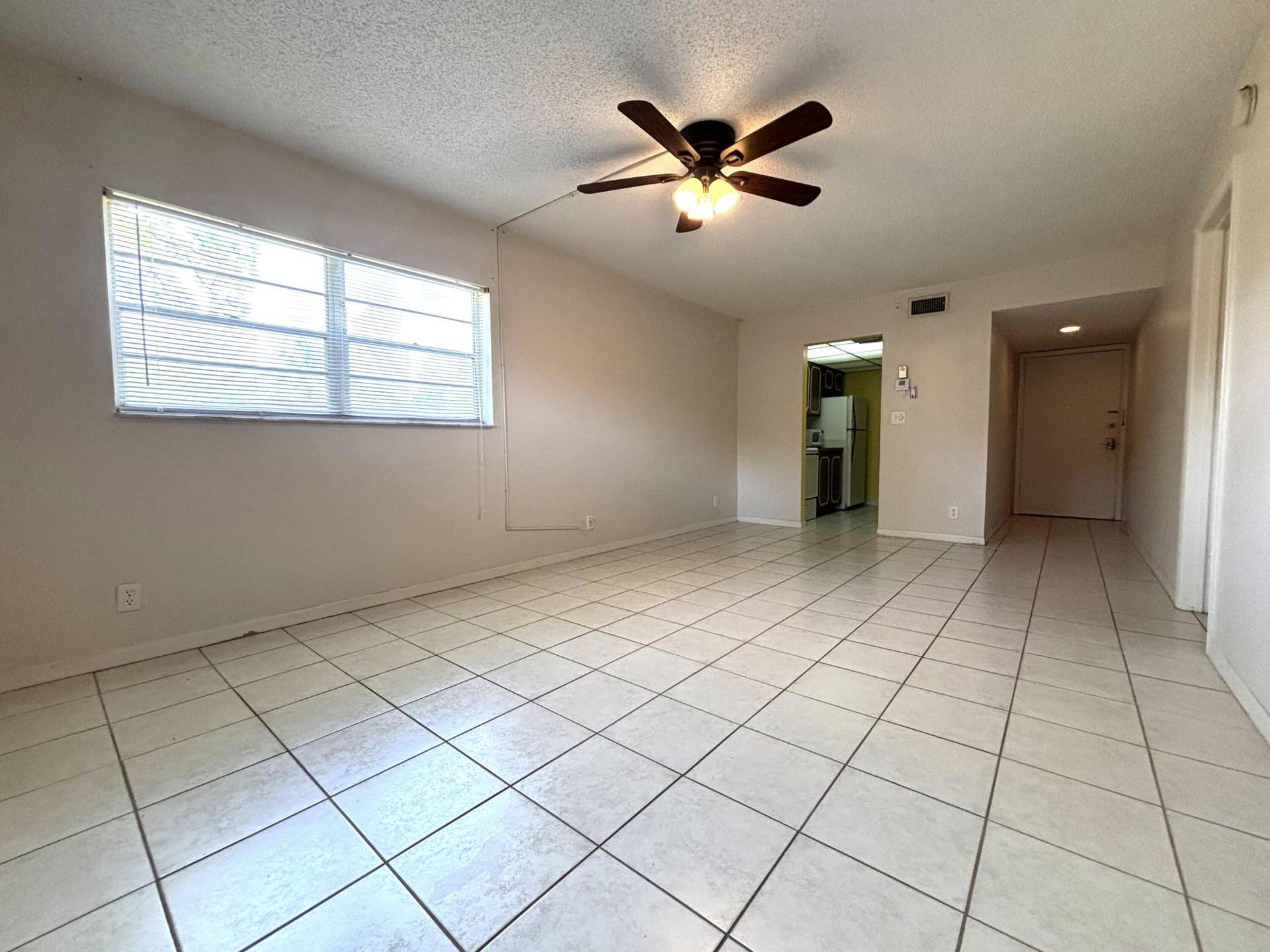 4139 NW 88th Avenue, #104, Coral Springs, FL 33065 Living Room