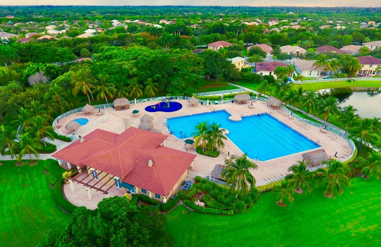 4293 LAUREL RIDGE Circle, #4293, Weston, FL 33331 4293 -01 community pool