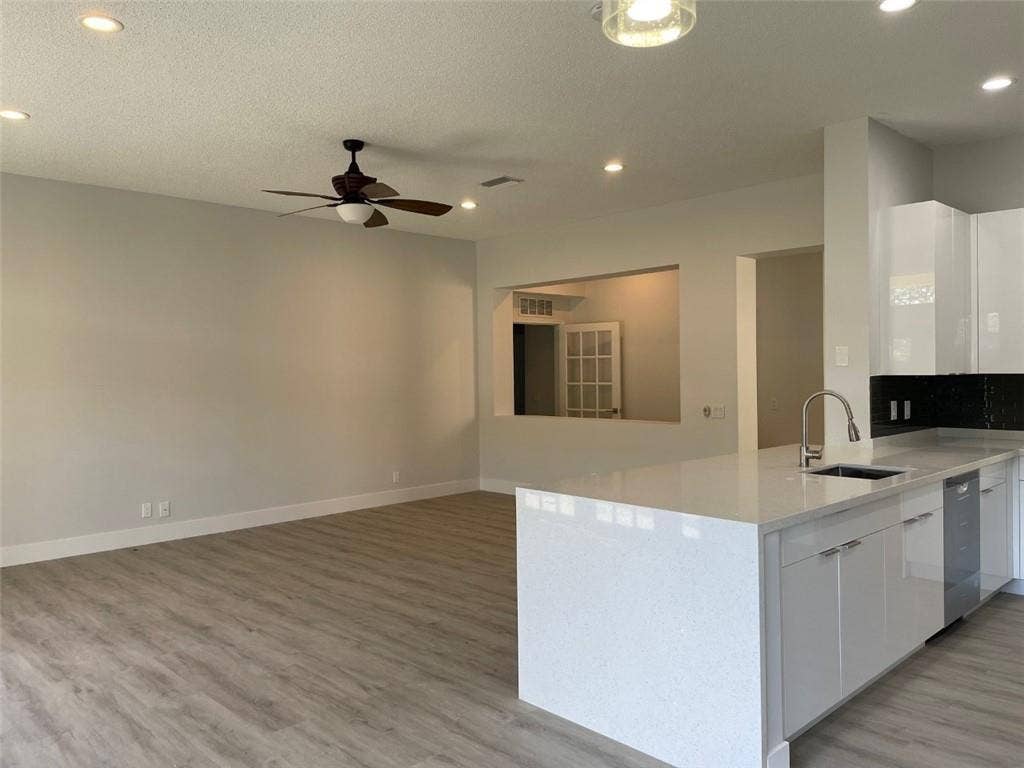 4293 LAUREL RIDGE Circle, #4293, Weston, FL 33331 4293-32