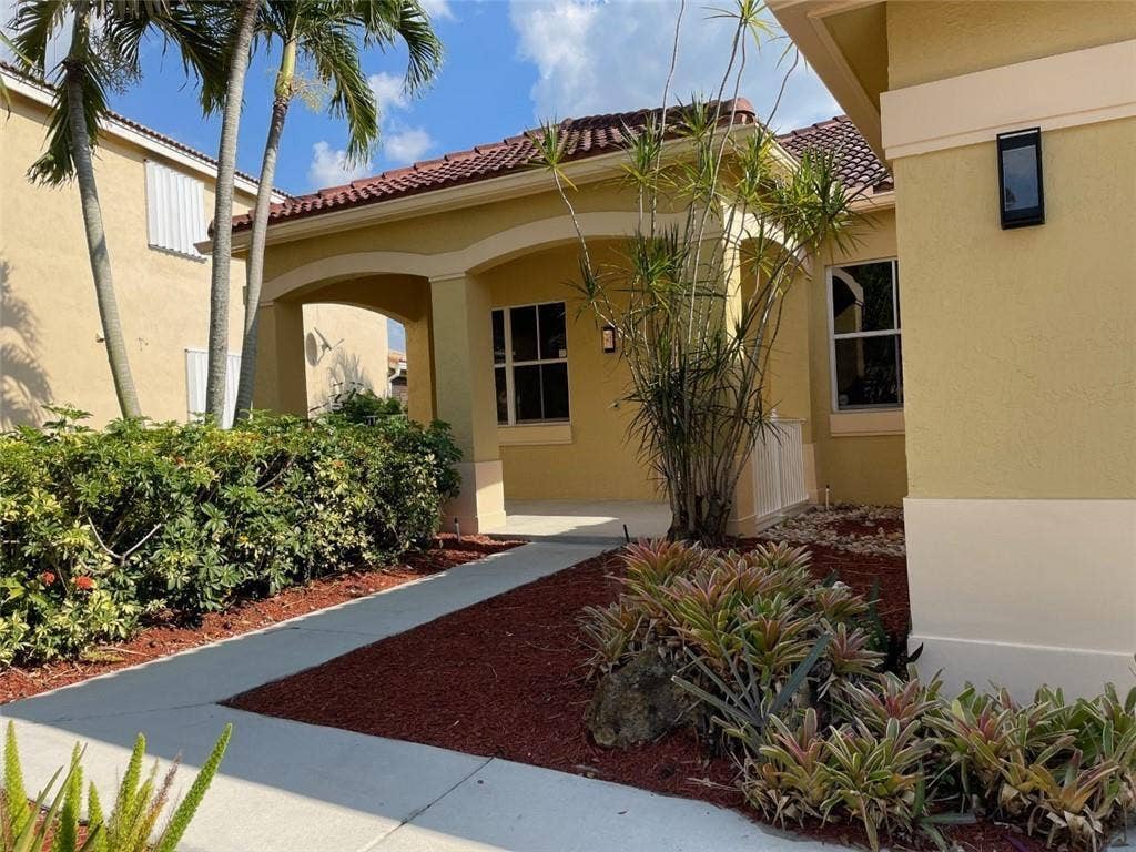 4293 LAUREL RIDGE Circle, #4293, Weston, FL 33331 4293-18