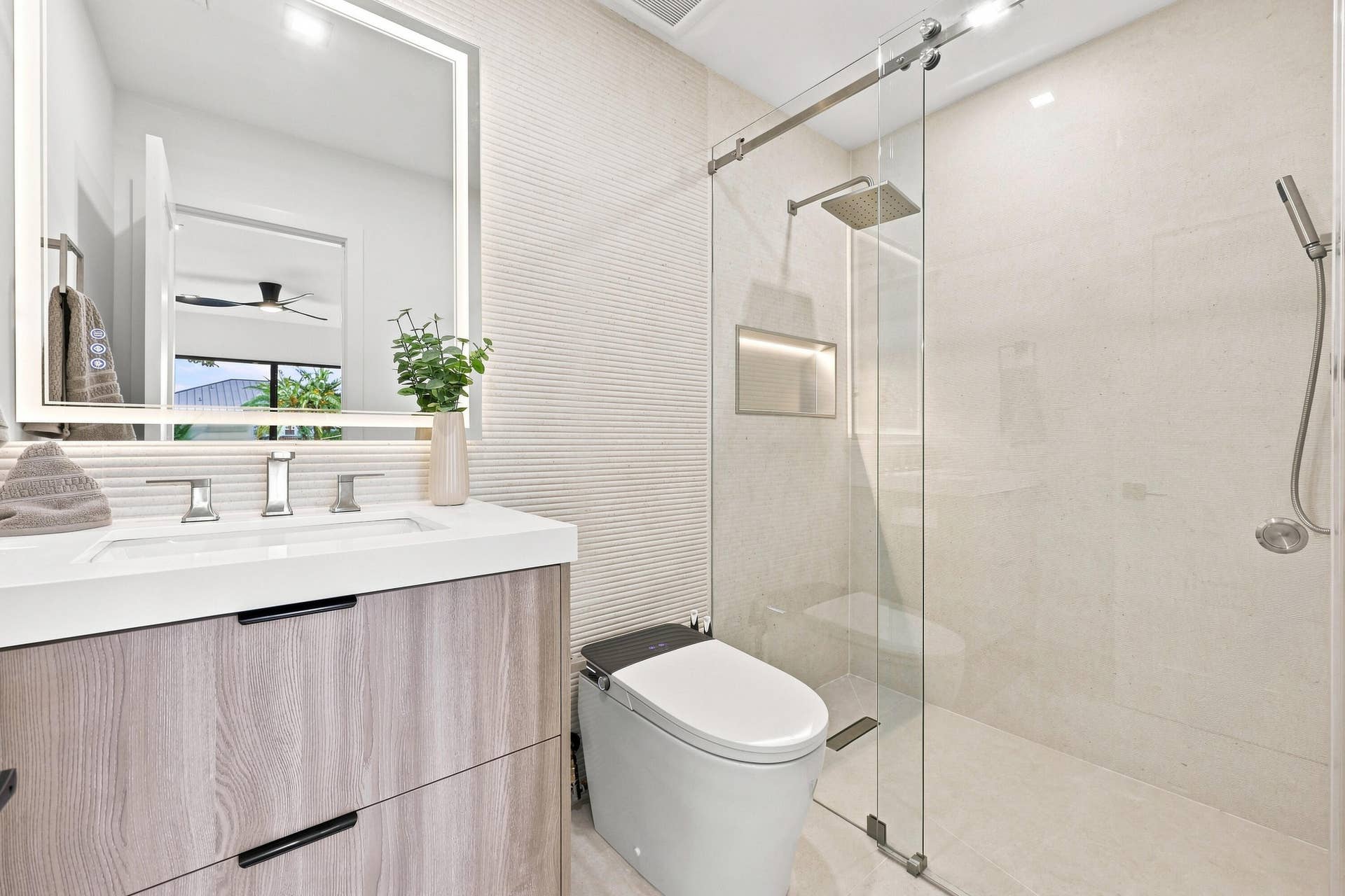 11181 Boca Woods Lane, Boca Raton, FL 33428 guest 2 bath