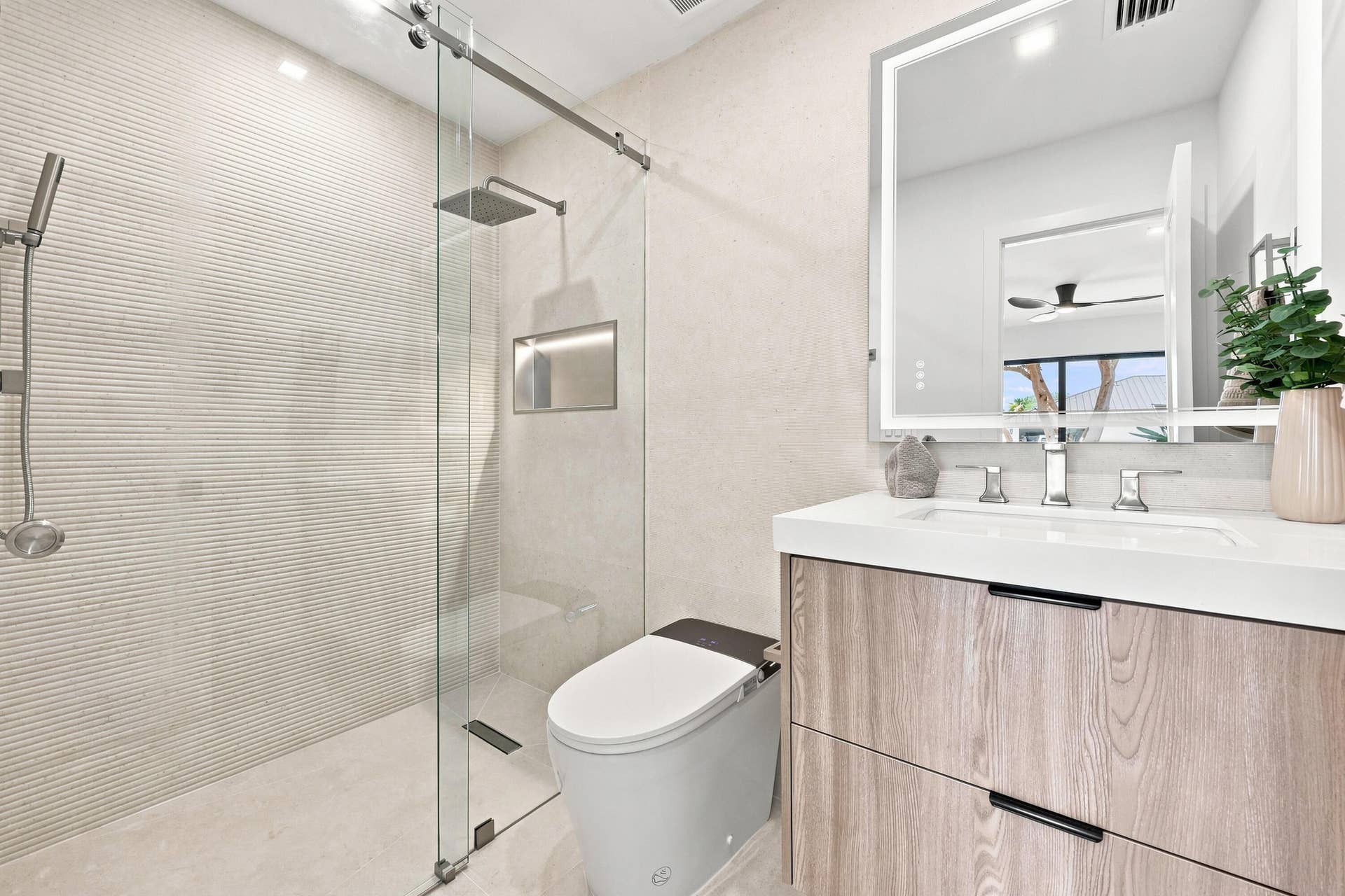 11181 Boca Woods Lane, Boca Raton, FL 33428 guest 1 bath