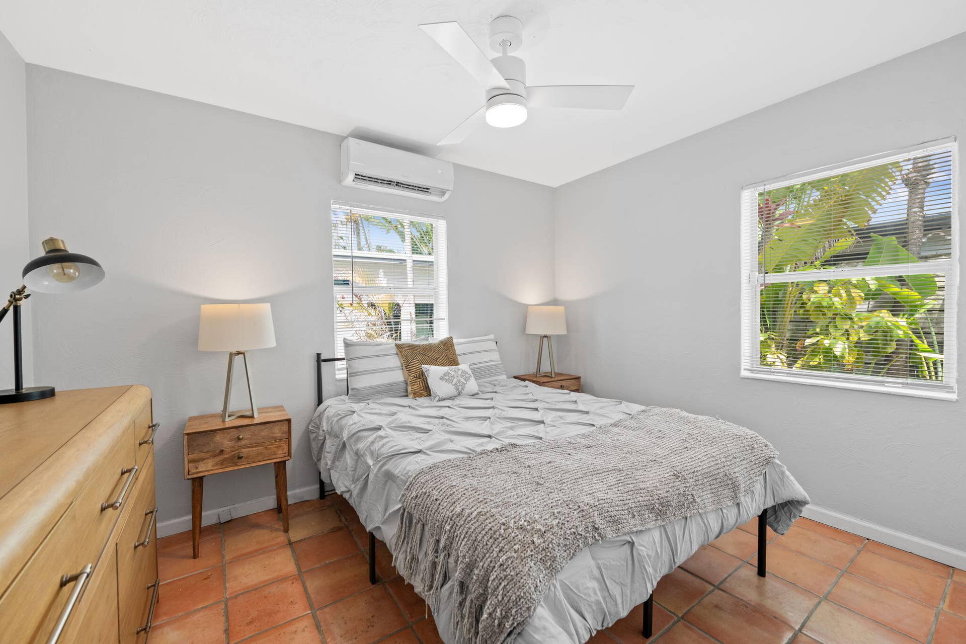 1627 NE 17TH Avenue, Fort Lauderdale, FL 33305 43-web-or-mls-DSC_9075 (1)