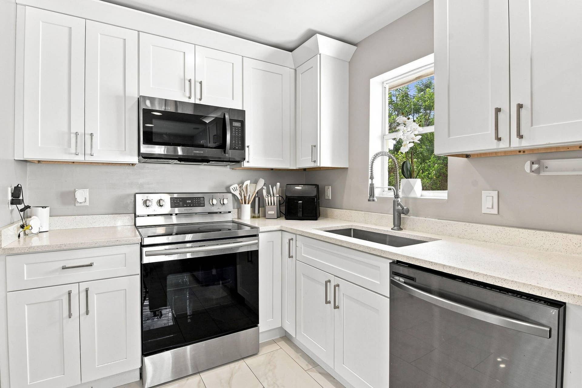 13-web-or-mls-1217%20W%2032nd%20St%20%28