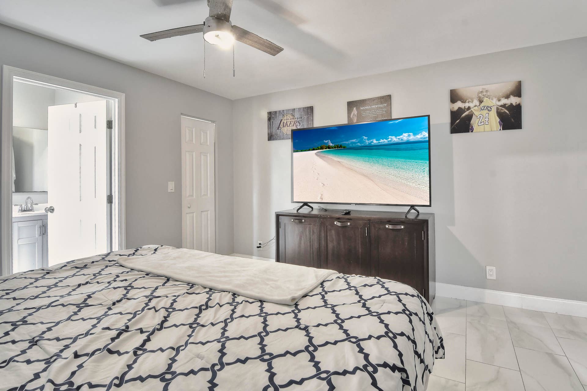 23-web-or-mls-1217-w-32nd-st-67-jpg