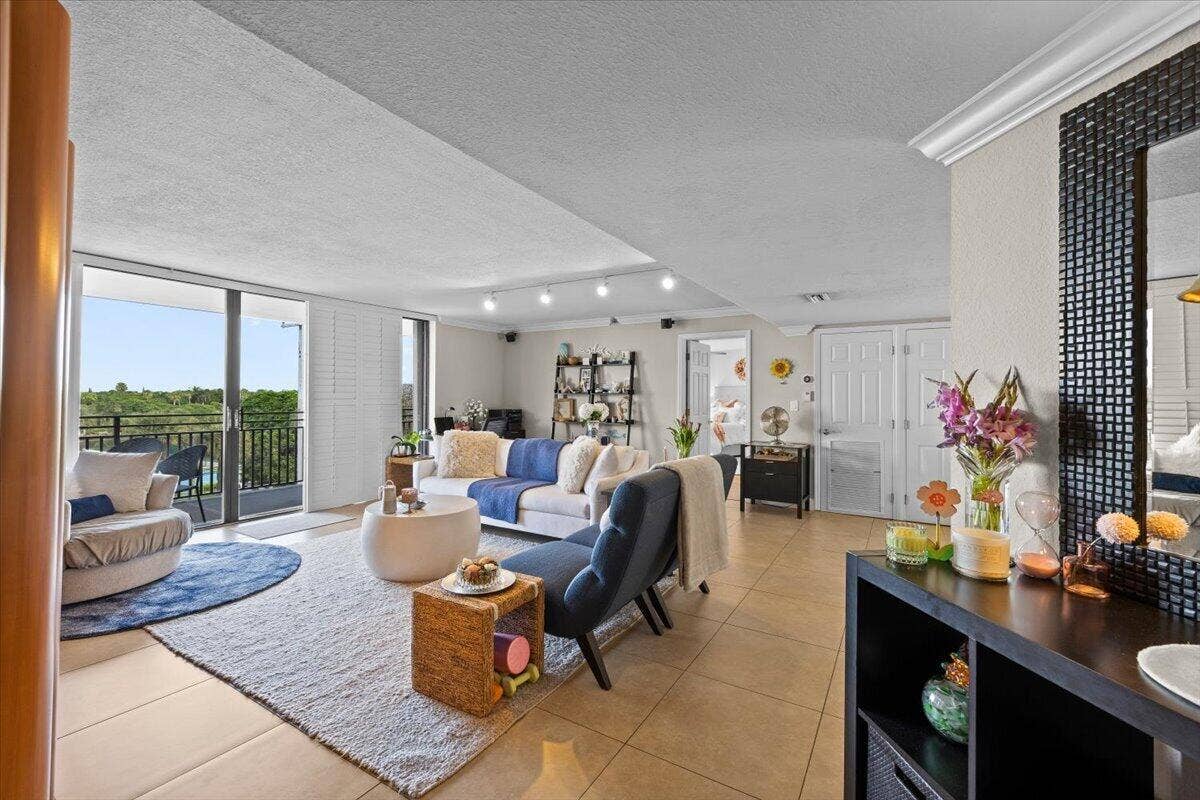 1167 HILLSBORO MILE, #308, Hillsboro Beach, FL 33062 05-424A1938