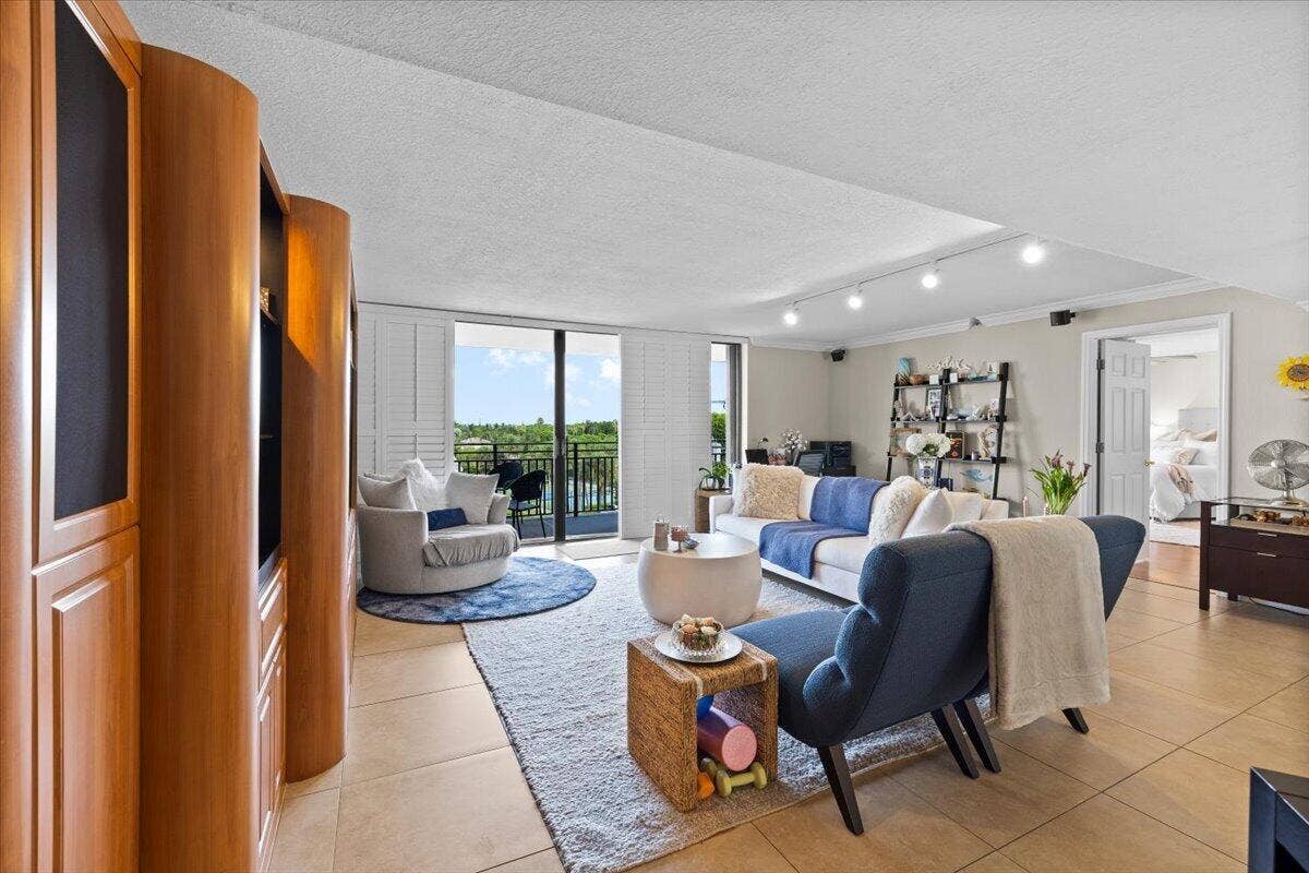 1167 HILLSBORO MILE, #308, Hillsboro Beach, FL 33062 07-424A1943