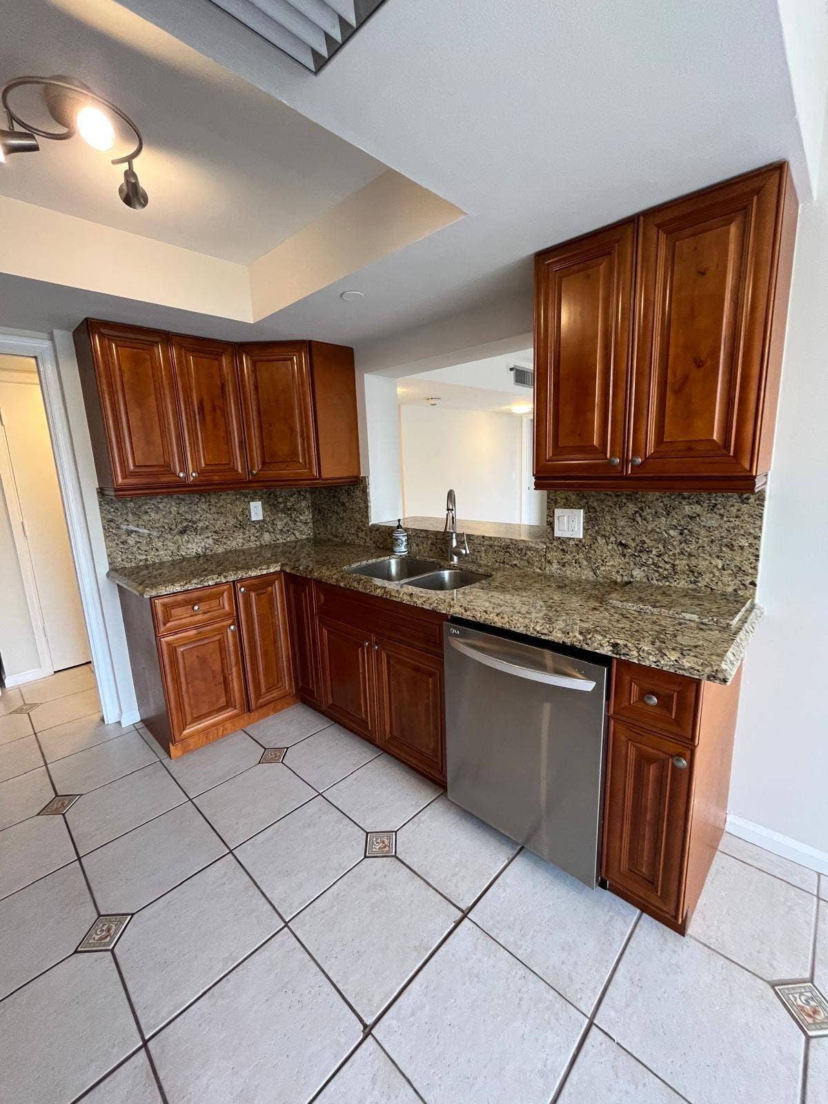 3555 S OCEAN Boulevard, #411, South Palm Beach, FL 33480 1d5f603d-cb37-4ca1-a9e2-c79bacf9d810