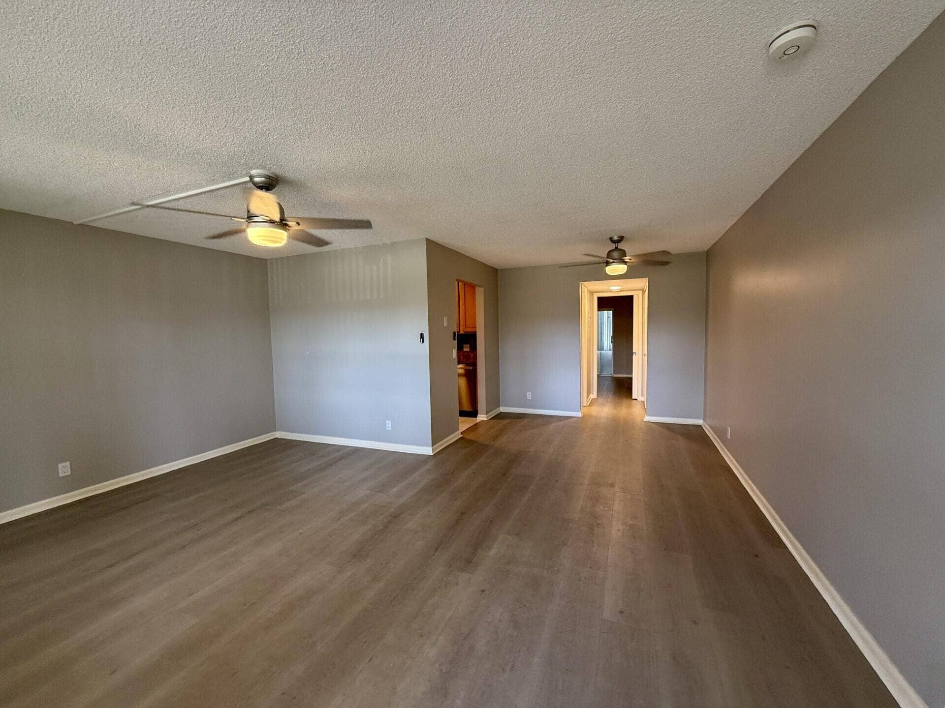 51 HASTINGS D, #51, West Palm Beach, FL 33417 Living Room/Dining Area