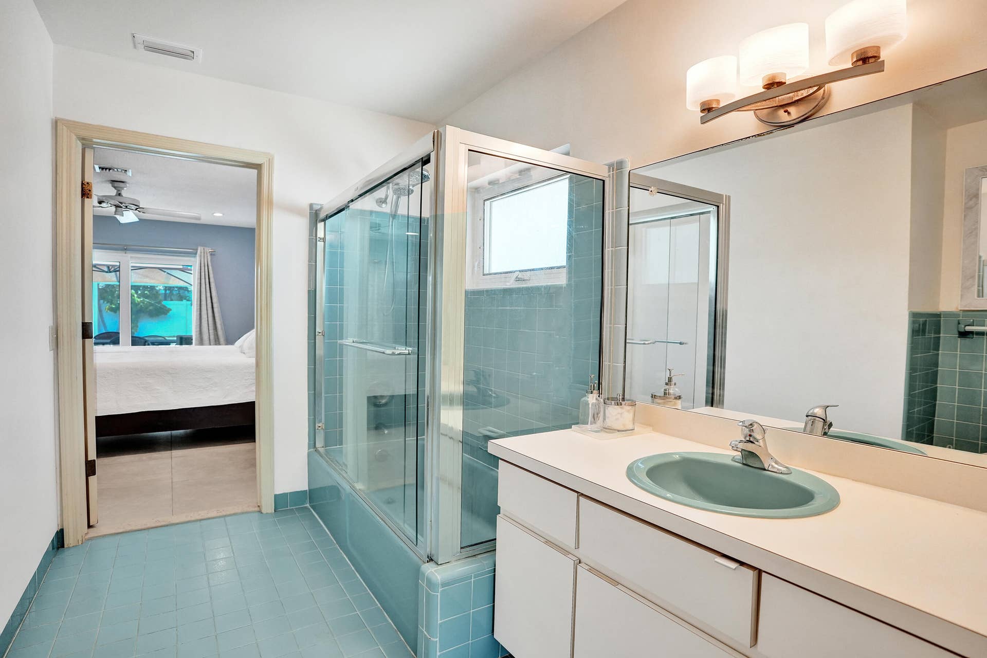 4800 NE 26TH Avenue, Fort Lauderdale, FL 33308 Master Bath-room to expand if desired
